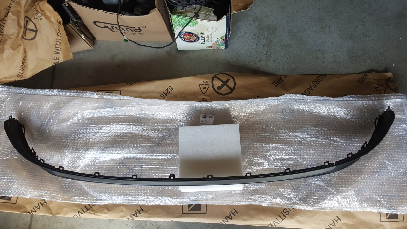 NOWA ORYGINALNA listwa kratka zderzaka tylnego AUDI Q4 e-tron 89A807833A