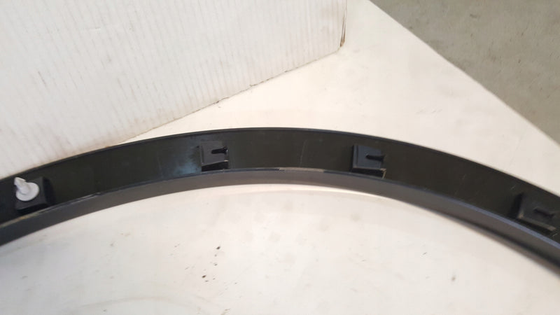 Listwa błotnika prawy przód VW TIGUAN III 571853718A demontaż