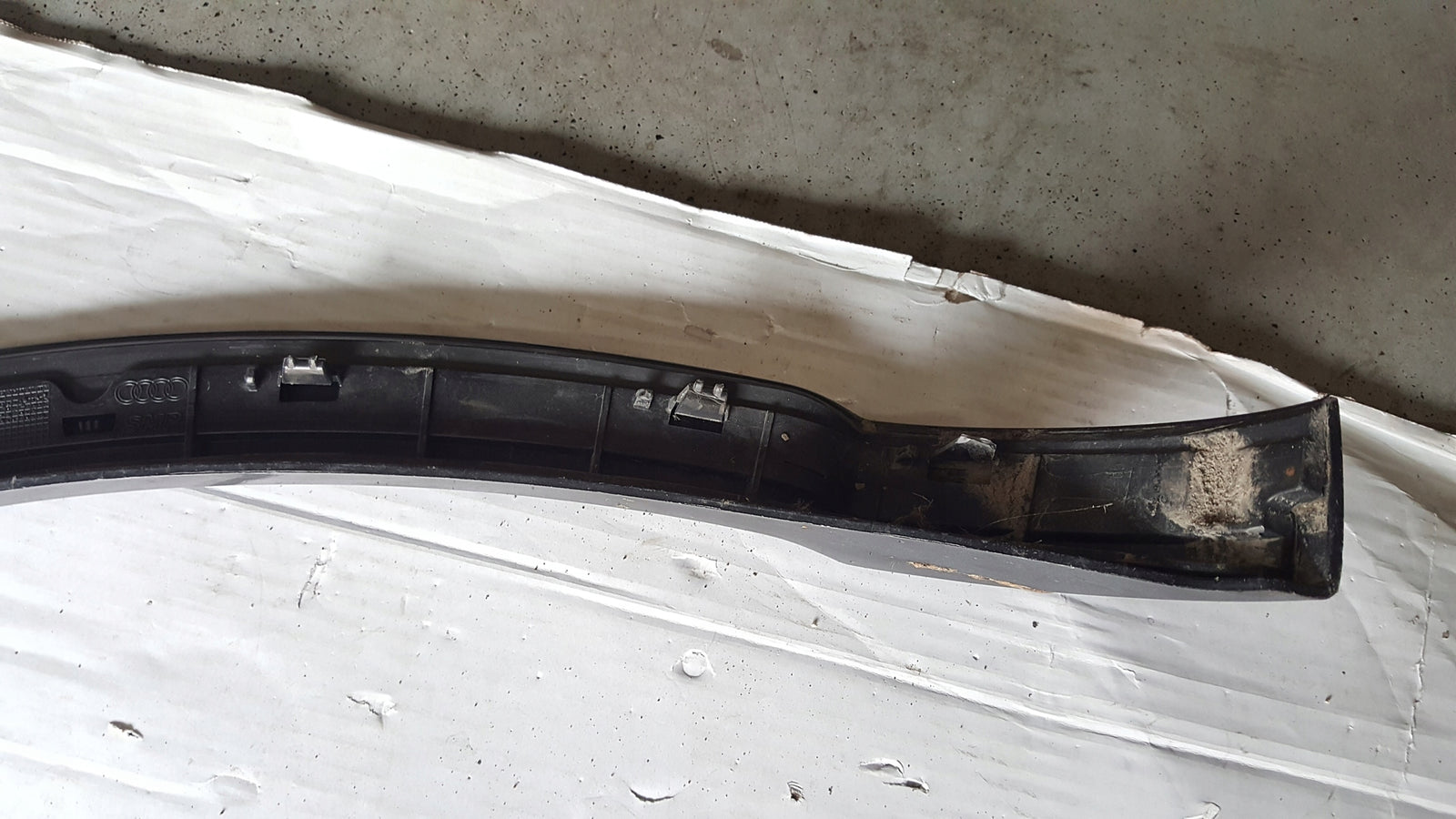 Listwa błotnika PR tył AUDI Q5 80A853818B demontaż