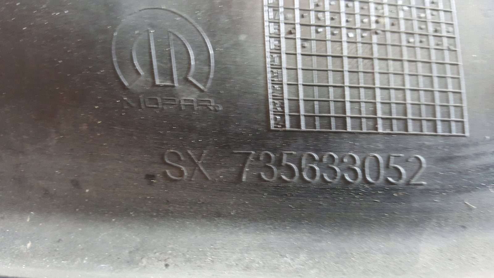 KRATKA ZDERZAKA PRZÓD LEWA FIAT 500 ABARTH LIFT 2015- 735633052