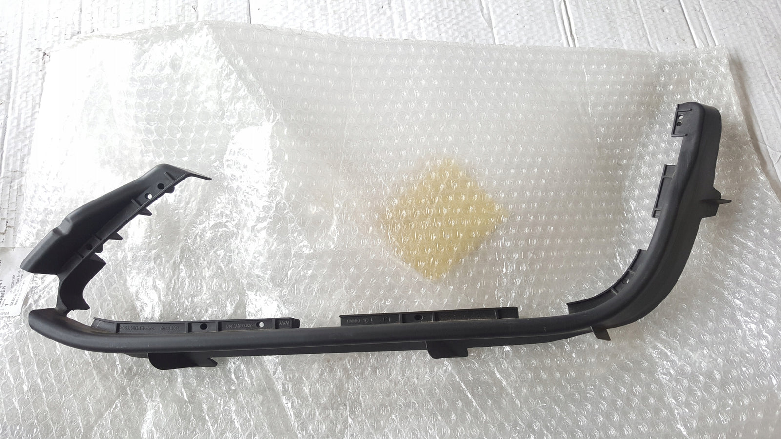Ramka kratka zderzaka LE przód AUDI R8 420807941