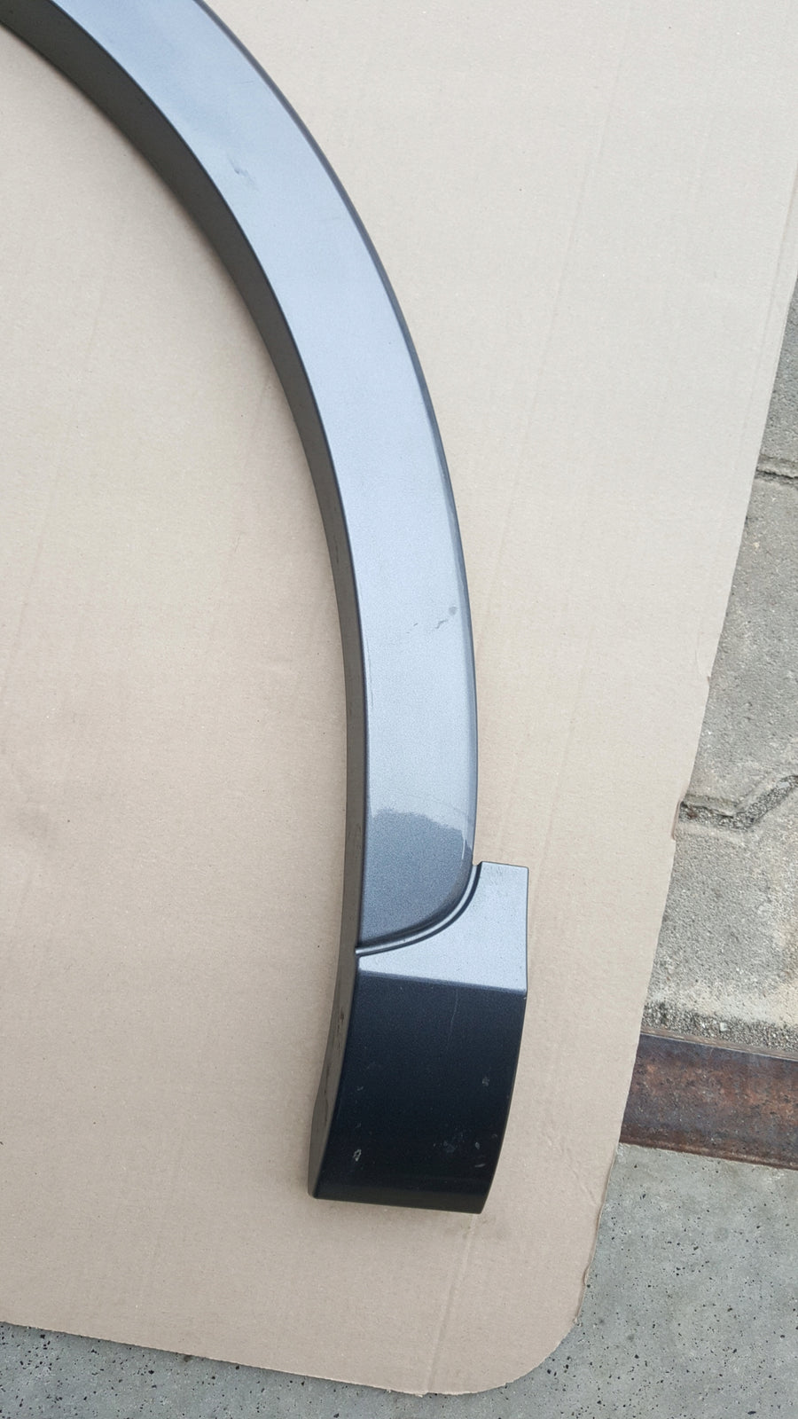 Listwa przednia lewa AUDI Q3 I 8U0 przód lewy 8U0853717A