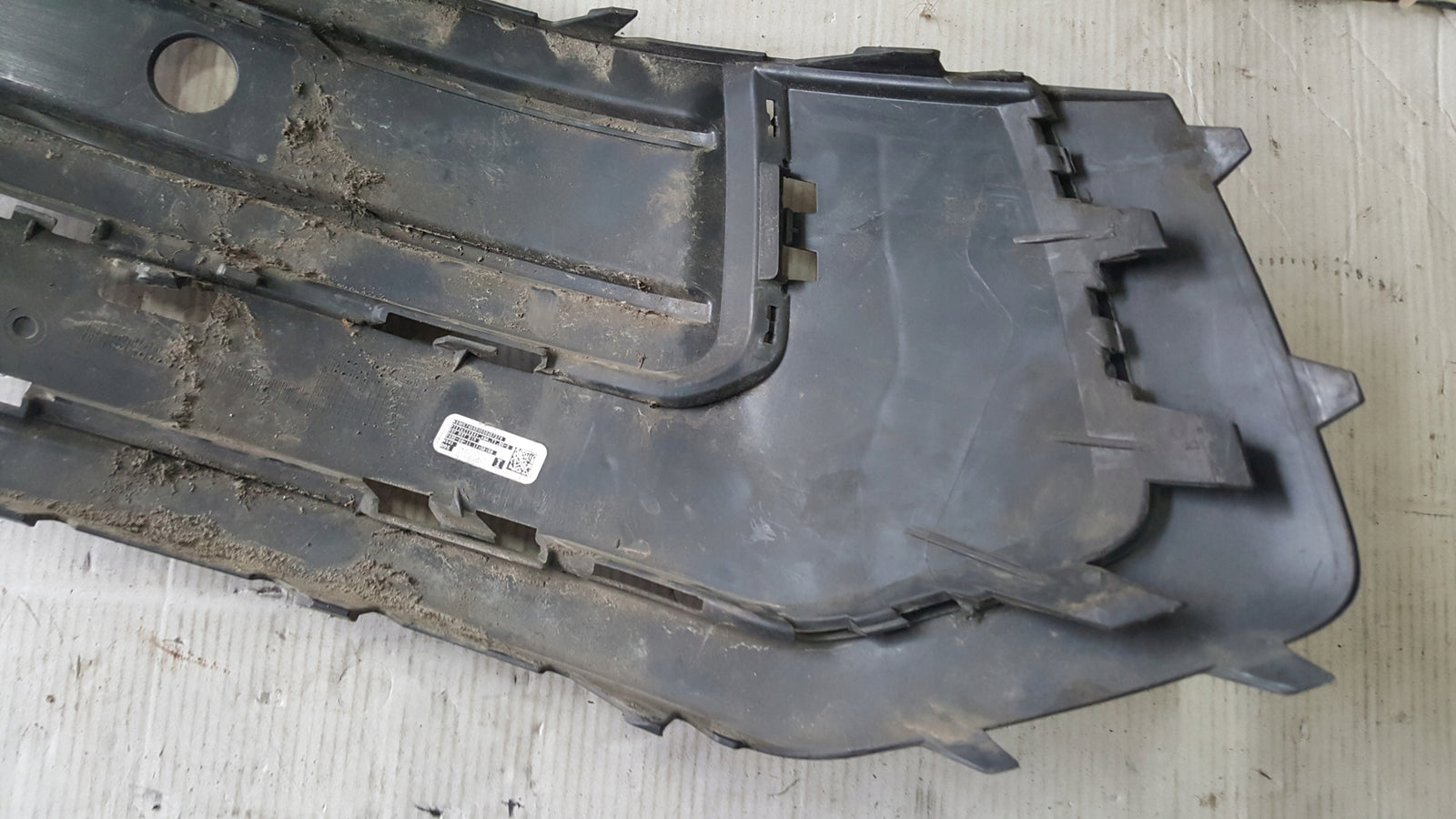Kratka zderzaka tylnego lewa strona AUDI Q5 80F807319 demontaż
