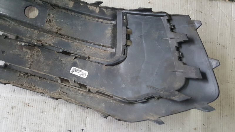 Kratka zderzaka tylnego lewa strona AUDI Q5 80F807319 demontaż