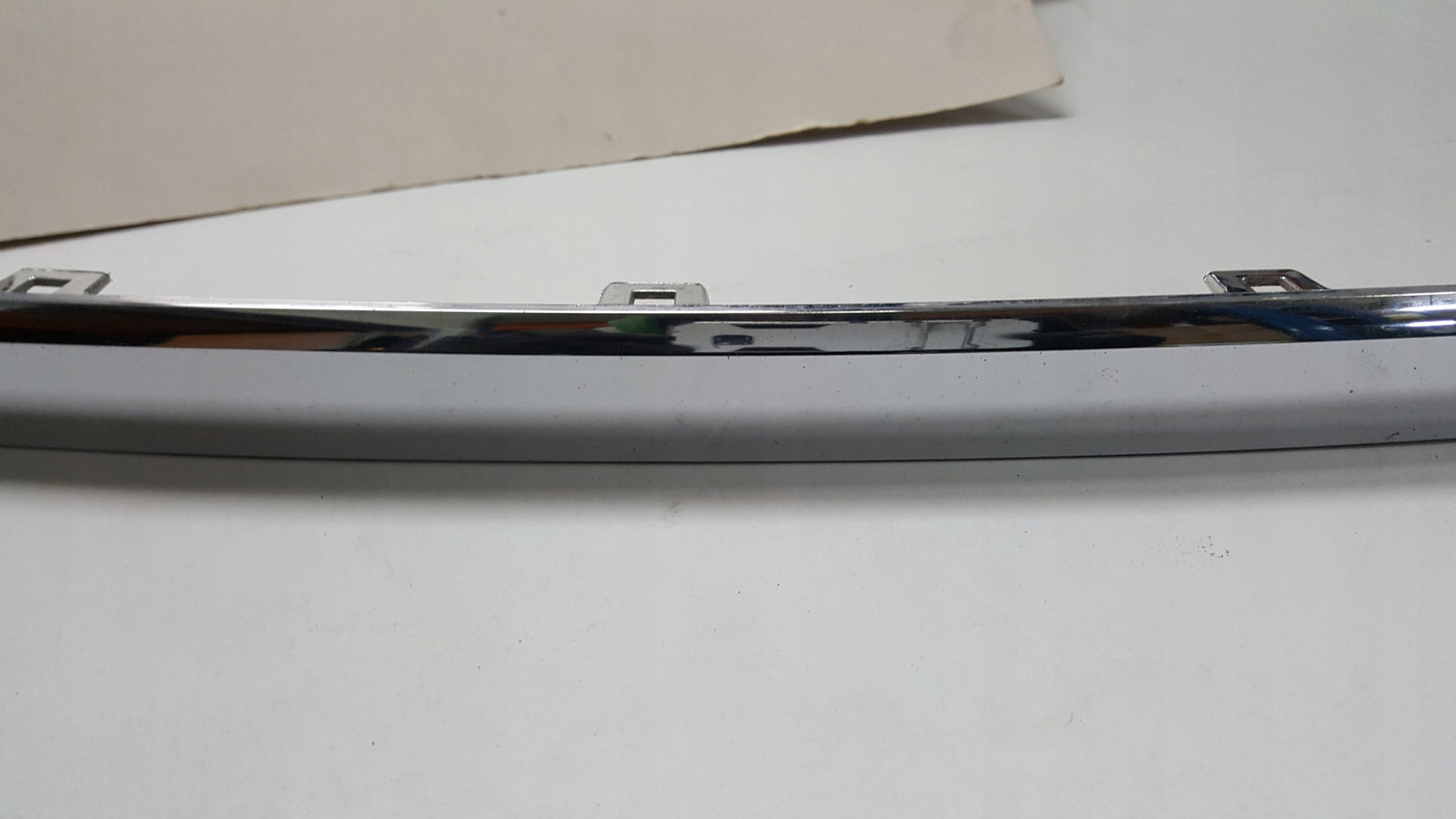 Listwa chrom zderzaka tylnego VW TOUAREG 7P6853835 demontaż
