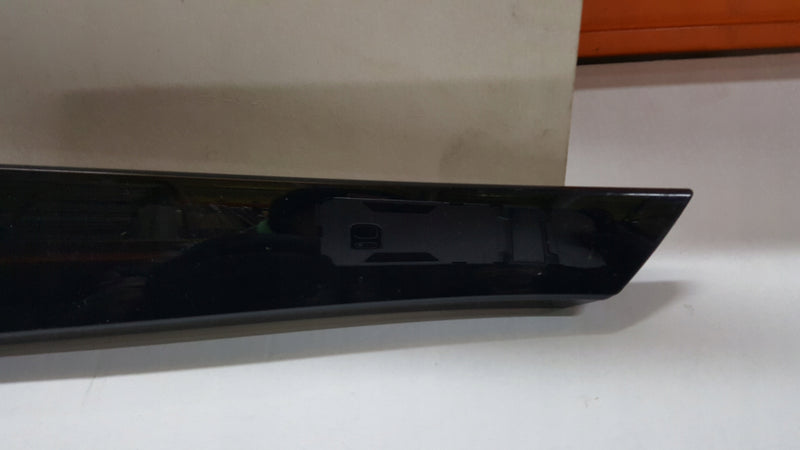 Listwa spoiler klapy bagażnika lewa strona VW GOLF VIII 5H9827939A