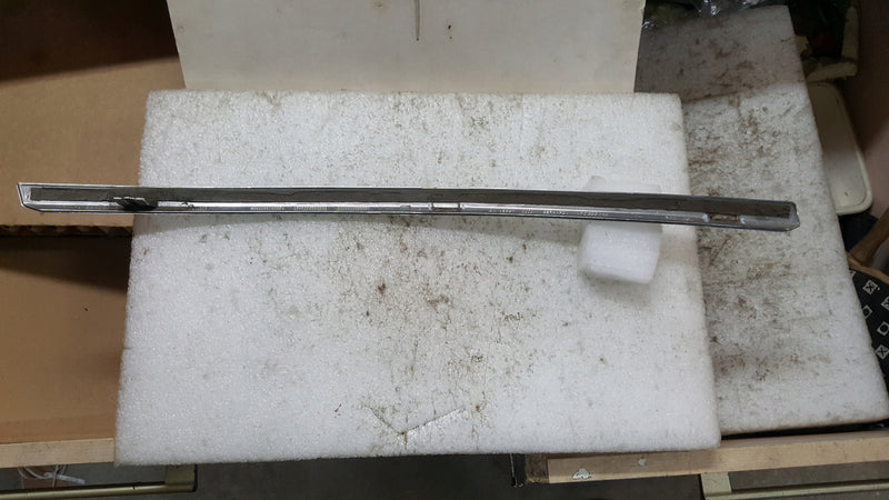 AUDI A6 C6 LIFT 08- OZDOBNA LISTWA CHROM ZDERZAKA PRZÓD LEWA 4F0853065