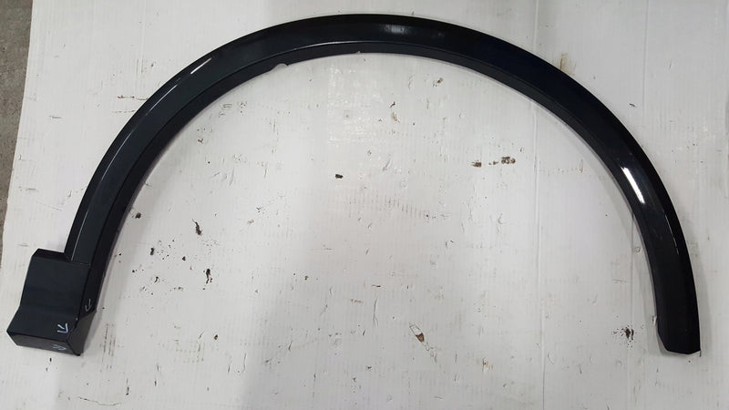 Listwa błotnika prawy przód AUDI Q2 81A853718A