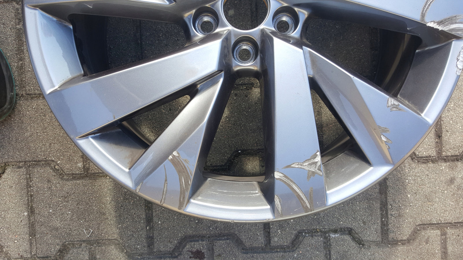 FELGA VW T-CROSS 7JX18 ET39 5X112 2GM601025B