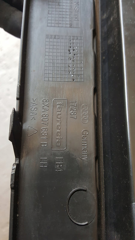 Kratka zderzaka lewy przód AUDI A1 8XA807681B