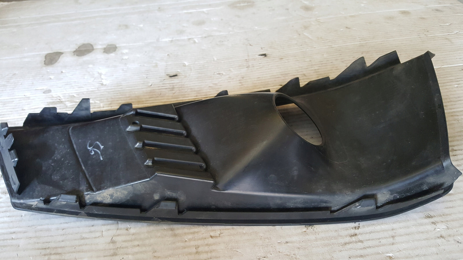 Kratka zderzaka lewa AUDI A4 B9 lift 8W0807681AJ