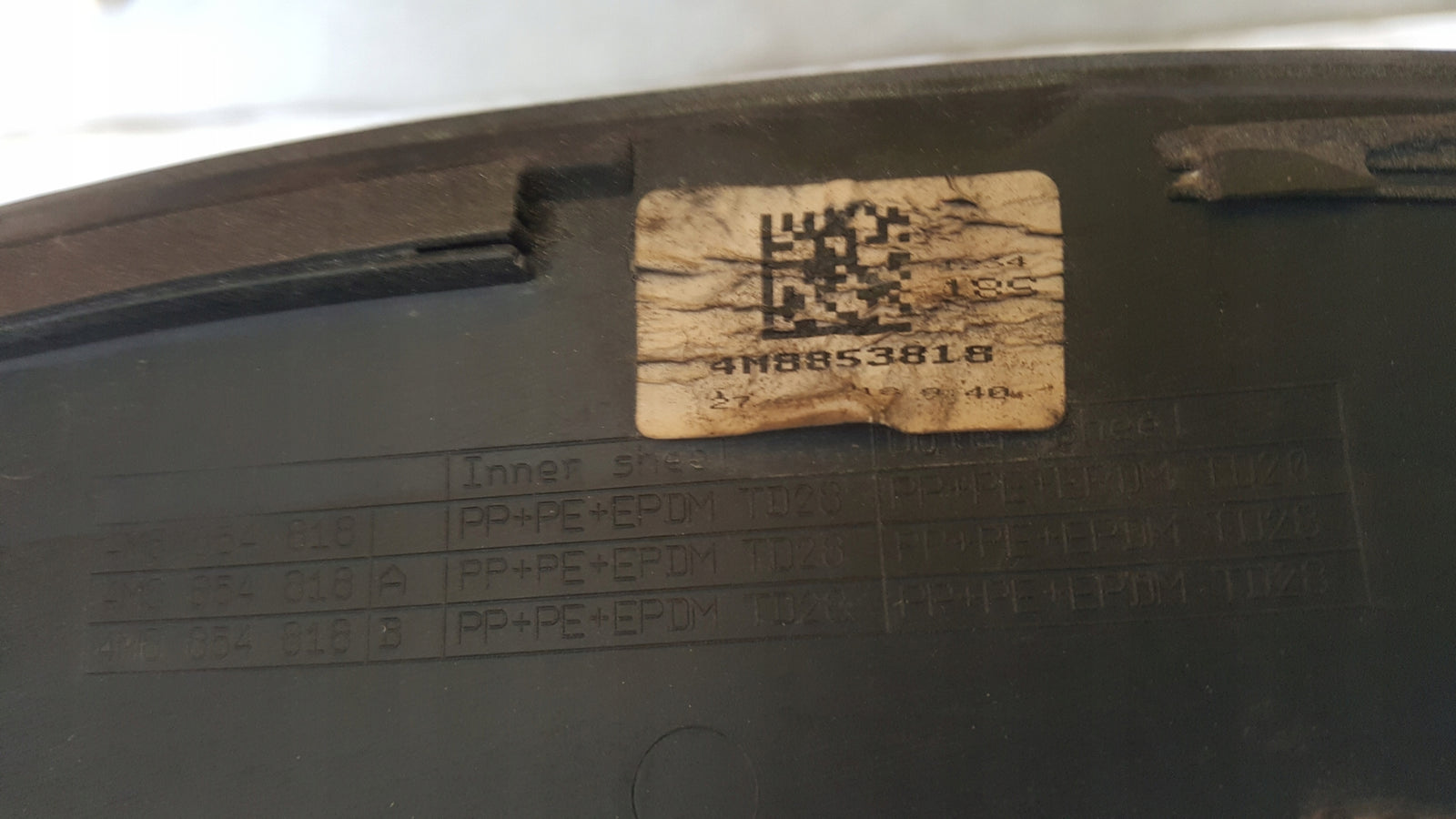 Listwa błotnika prawy tył AUDI Q8 4M8853818