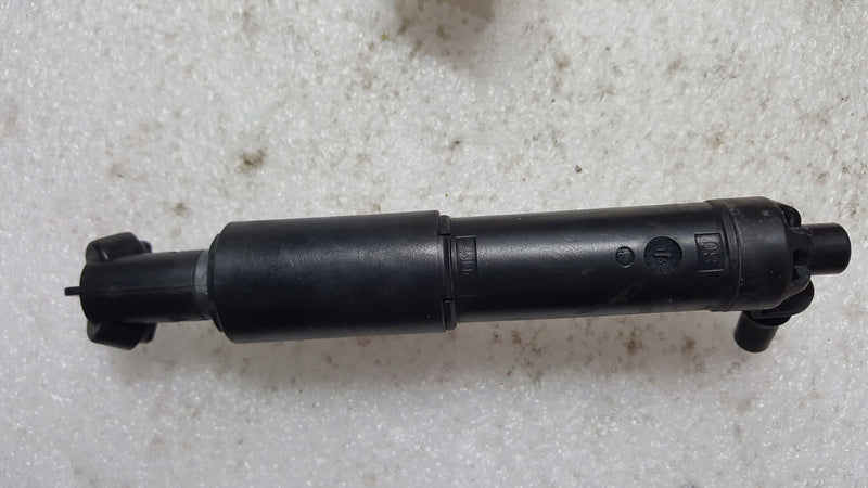 Prawy spryskiwacz reflektora AUDI A4 (B9) 8W0955102A demontaż