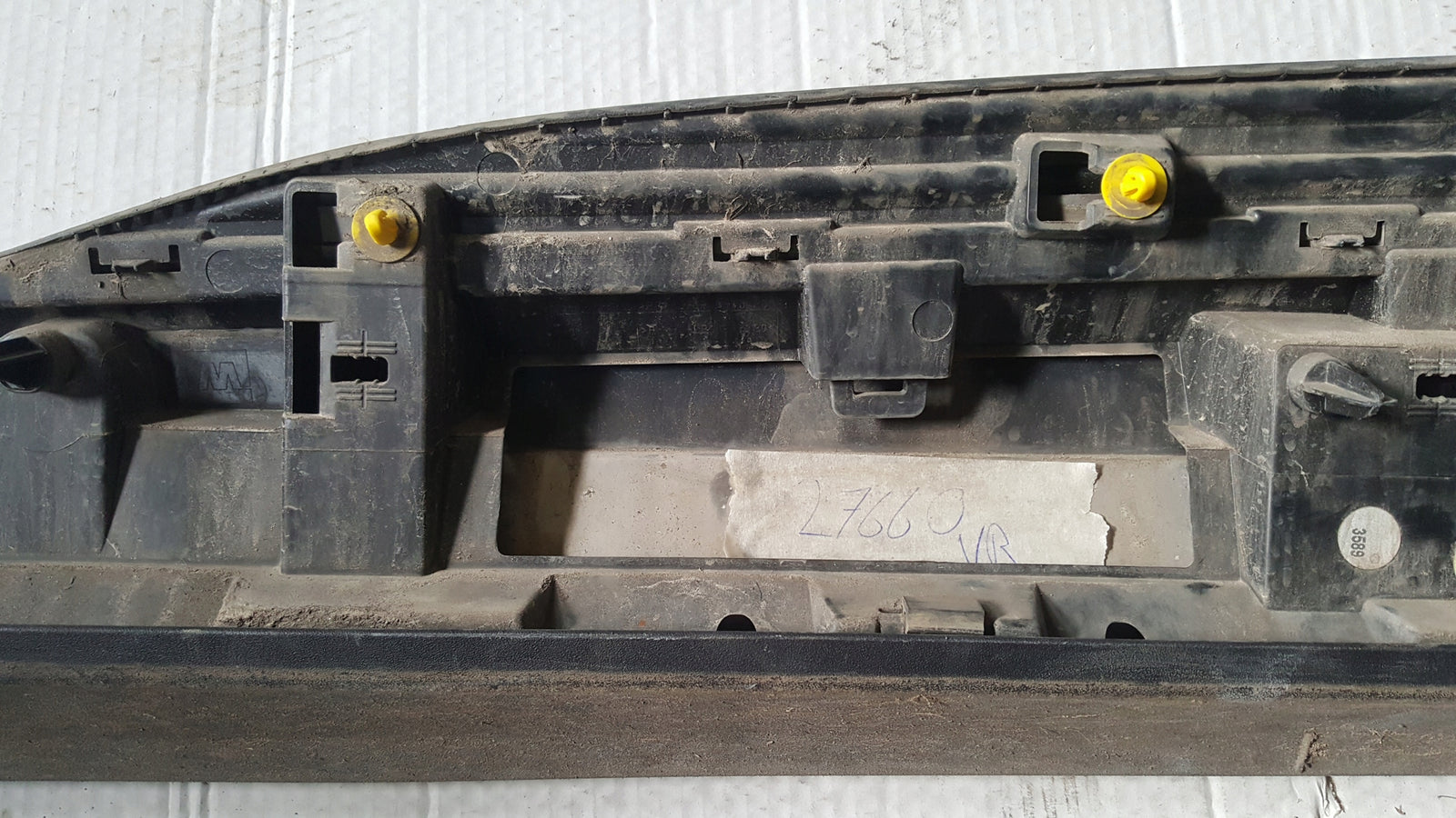 Listwa drzwi prawy przód AUDI E-TRON 4KE853960