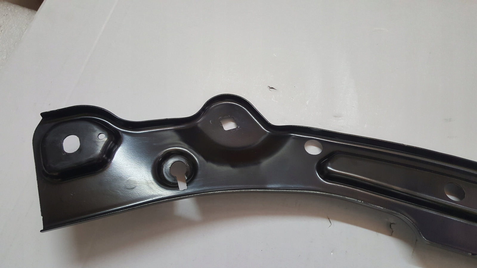 Wspornik mocowanie pasa prawy przód SKODA FABIA 6VA805932A