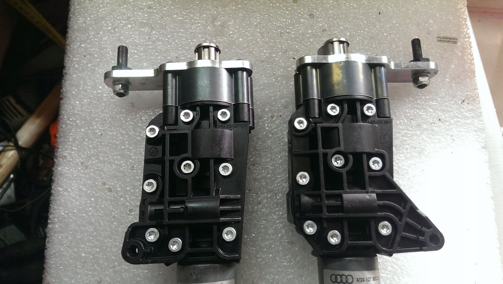 Mechanizm klapy tył L+P AUDI A6 C7 4G9827851E/852E