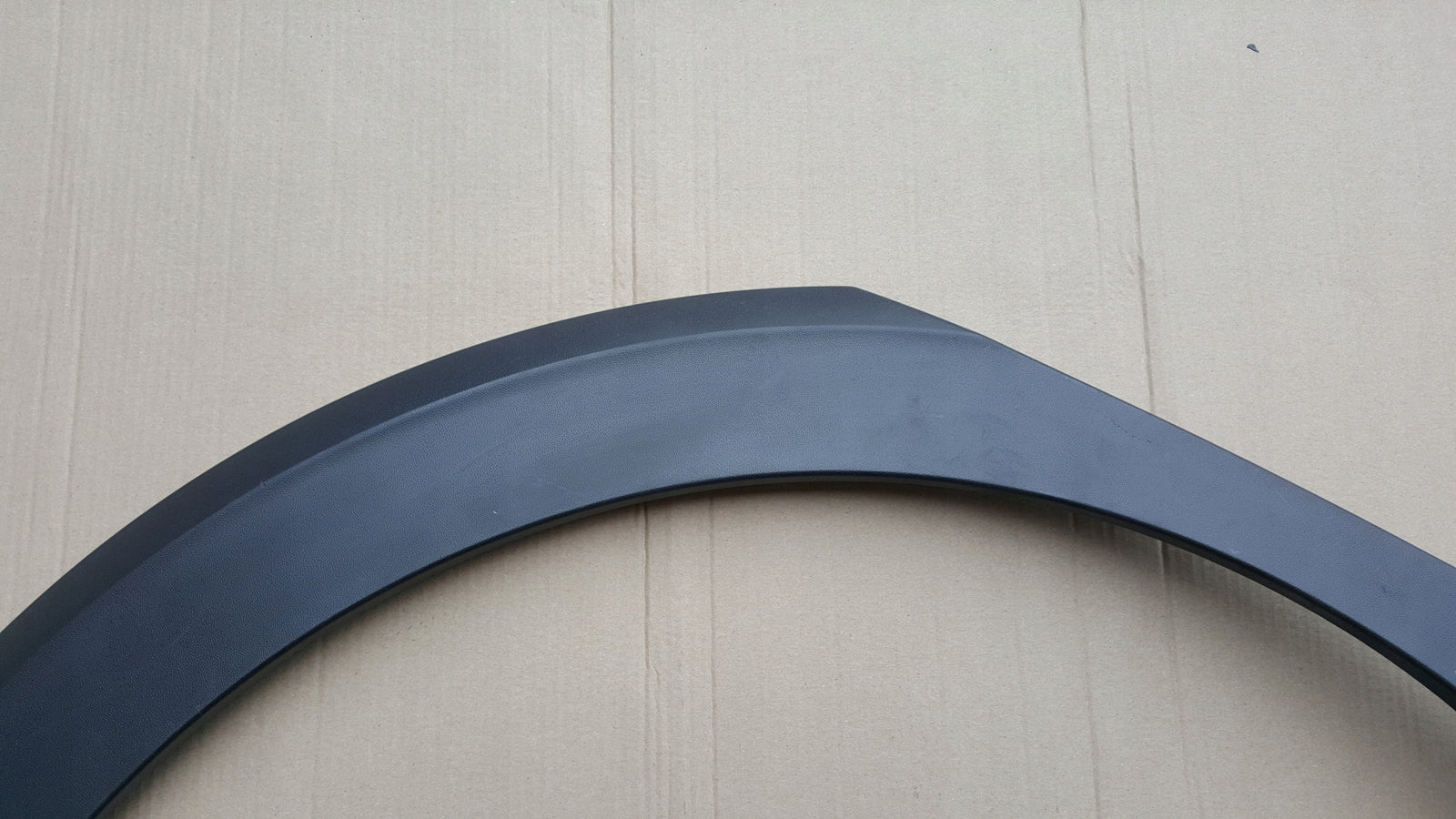 2G7854818B SIERP LISTWA NAKŁADKA BŁOTNIKA PRAWY TYŁ VW TAIGO 2023+