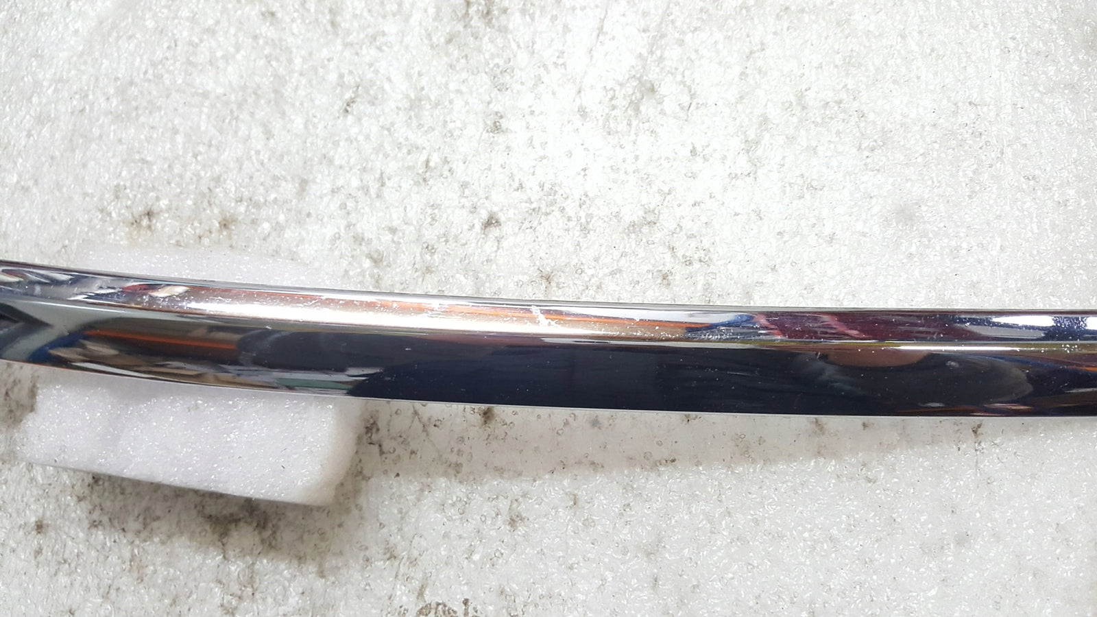AUDI A6 C6 LIFT 08- OZDOBNA LISTWA CHROM ZDERZAKA PRZÓD LEWA 4F0853065