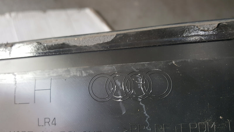 Listwa drzwi lewy tył AUDI Q4 e-tron 89A853969A demontaż