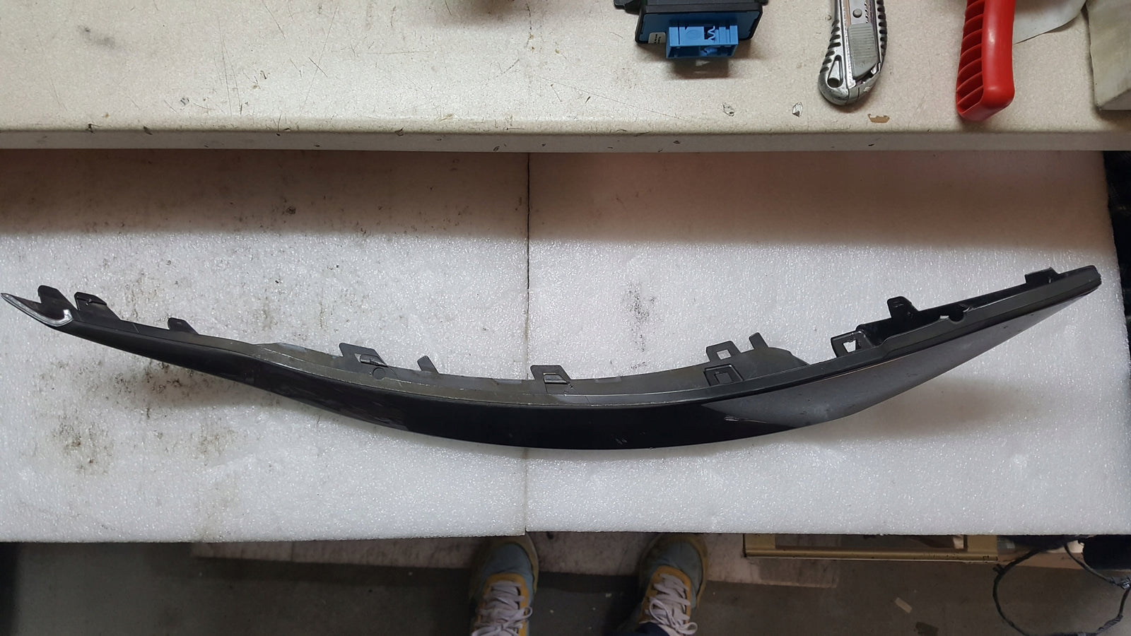 Listwa zderzaka przedniego prawa strona SEAT ATECA 575853712A demontaż