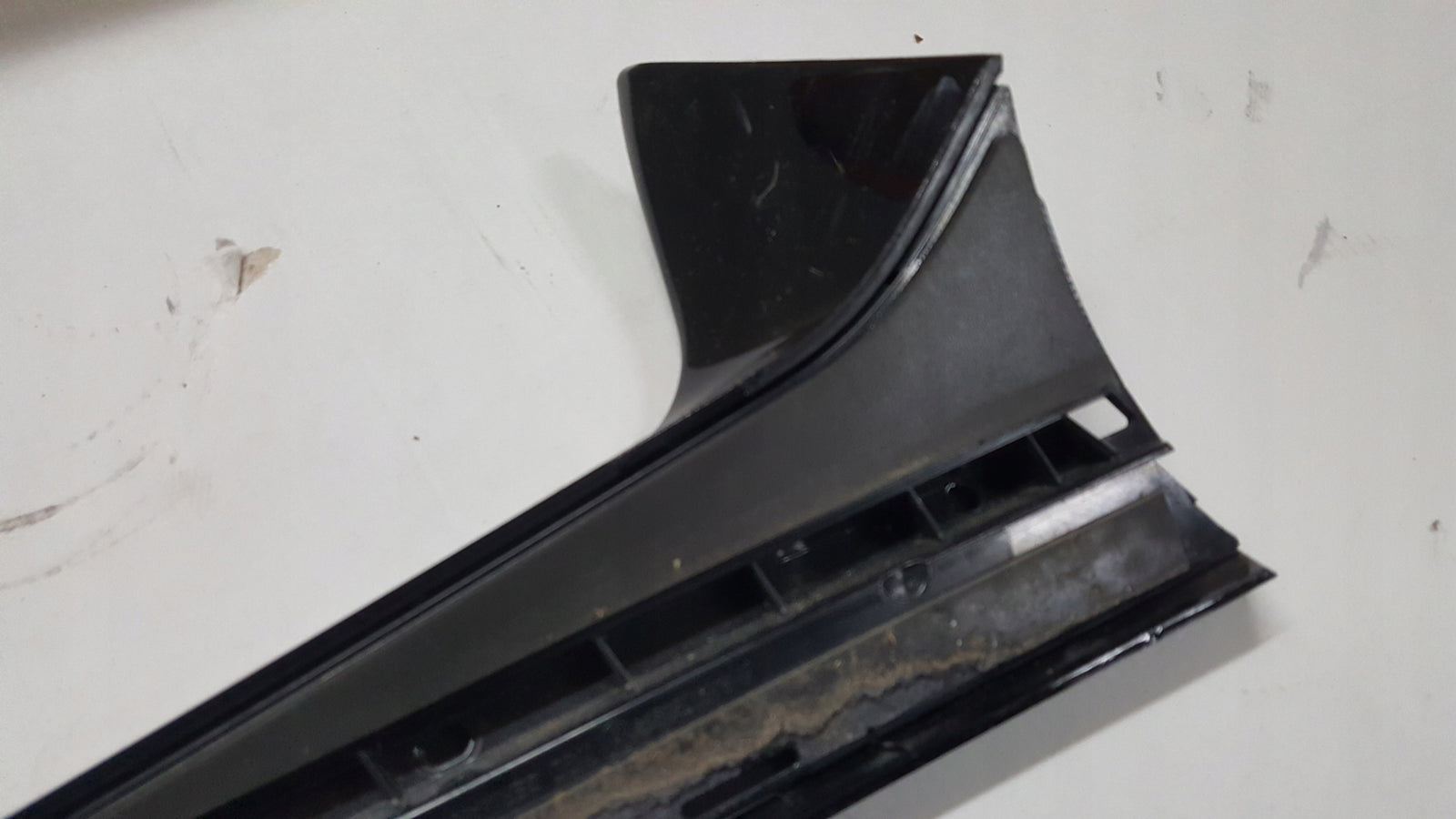 Listwa spoiler klapy bagażnika lewa strona VW GOLF VIII 5H9827939A