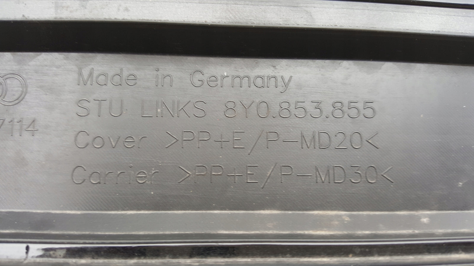 Listwa progowa lewa strona AUDI A3 8Y0853855 demontaż