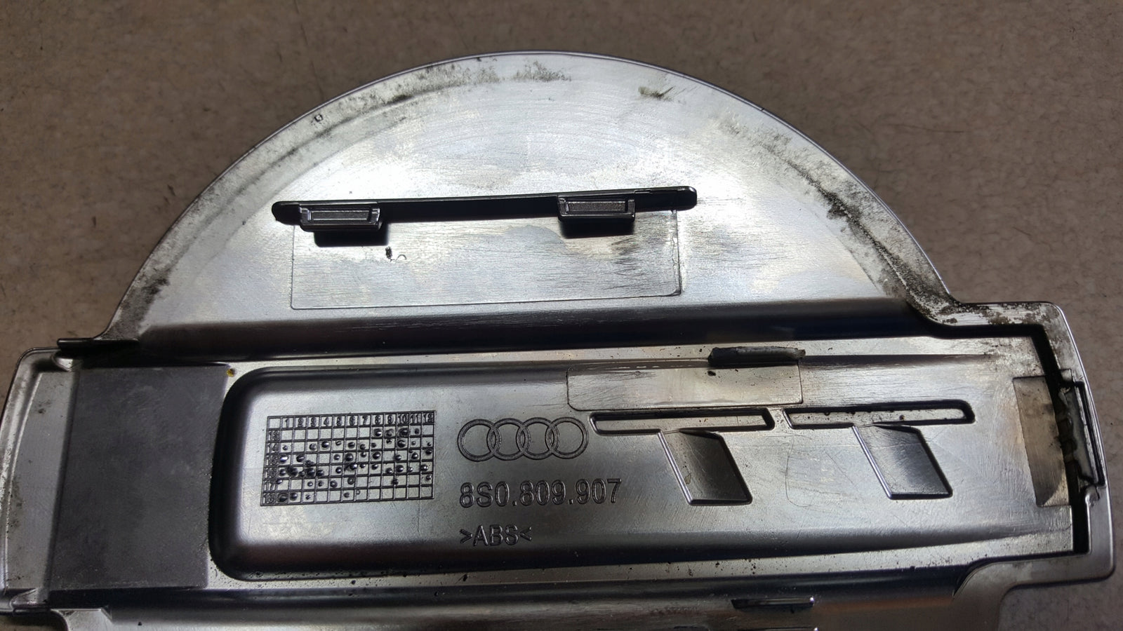 AUDI TT 8S 8S0 klapka wlewu paliwa 8S0809907