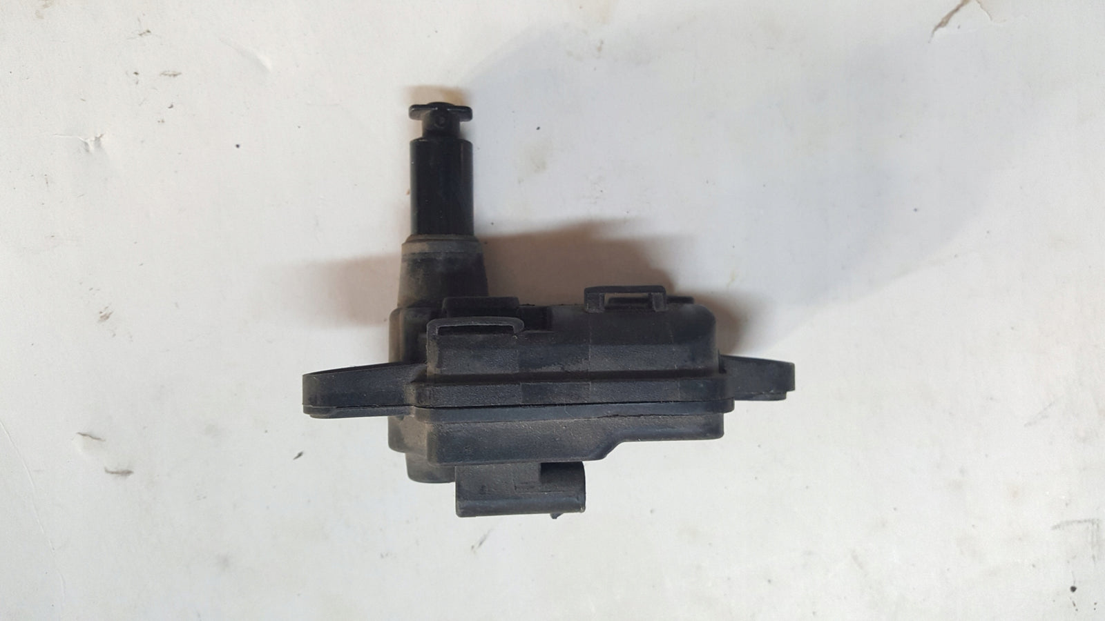 Volkswagen OE 510810773 silniczek klapki wlewu