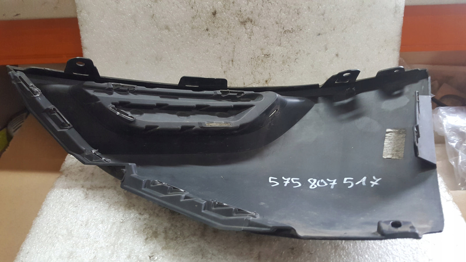 SEAT ATECA LIFT 575 2020>-PRAWY NAROŻNIK ZDERZAKA PRZÓD 575807517 ORYGINAŁ