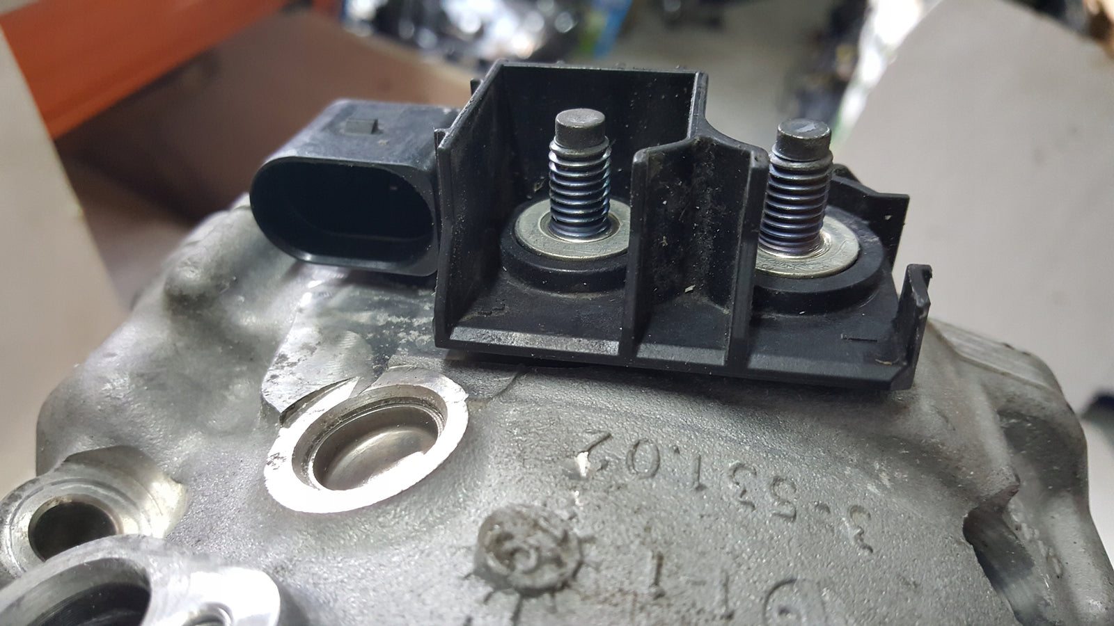 Alternator VW AUDI 4N0903028R demontaż