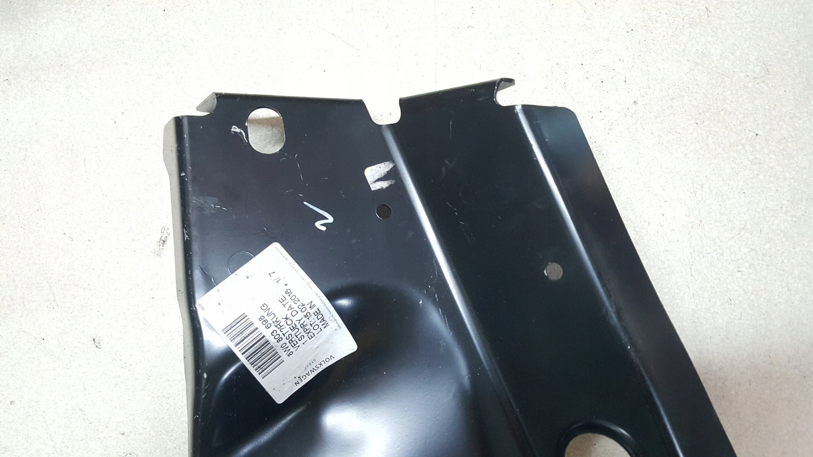 Wzmocnienie PRAWEJ ŚRODKOWEJ PRZEDNIEJ podłogi Audi A4 B9 8W0803698