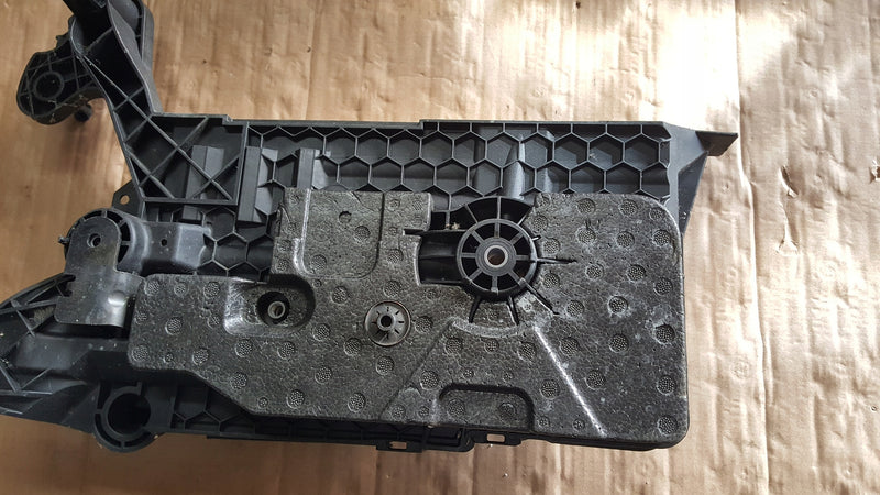 Podstawa akumulatora Volkswagen OE 5Q0915331K