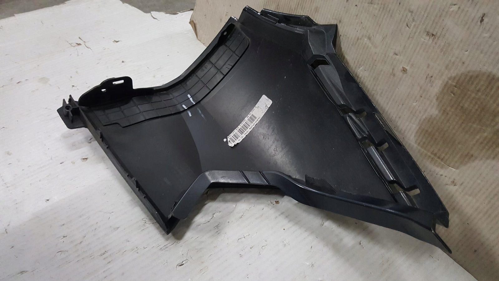 Narożnik zderzaka tylnego lewa strona AUDI Q3 83F807851 demontaż