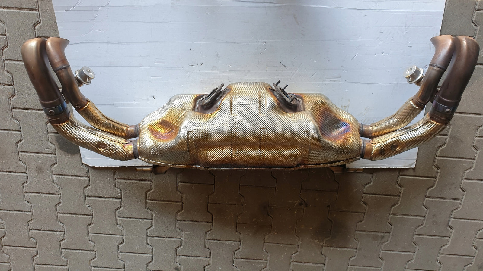 AKTYWNY tłumik KOŃCOWY Audi R8 4S0251609B IDEAŁ!!