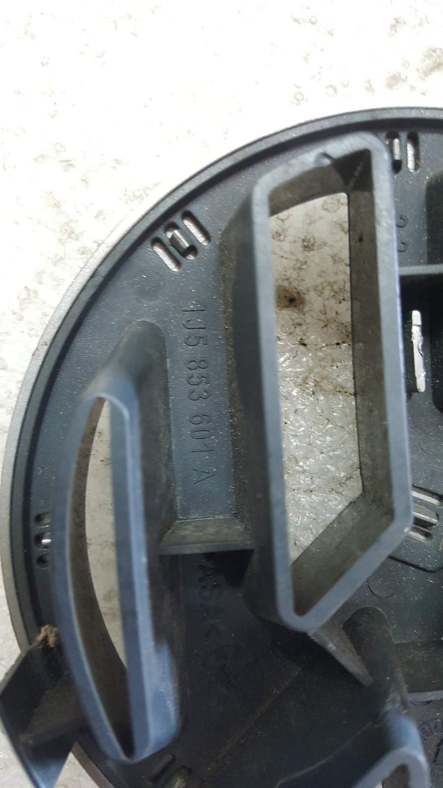 ZNACZEK EMBLEMAT KLAPY VOLKSWAGEN 1J5853601A