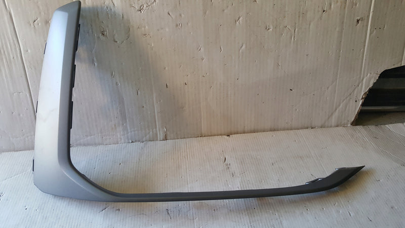 Listwa zderzaka prawy przód AUDI Q7 4M0807300A