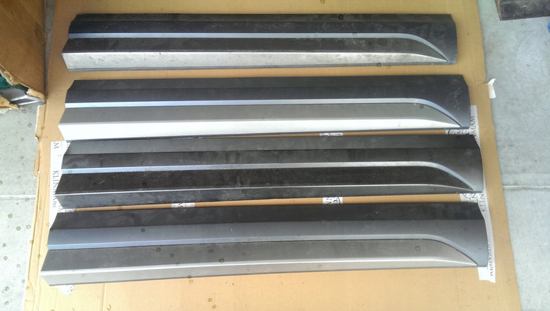 Listwa drzwi prawy przód AUDI Q3 8U0853960D