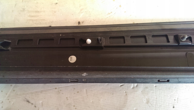Listwa drzwi prawy przód AUDI Q2 81A853960B