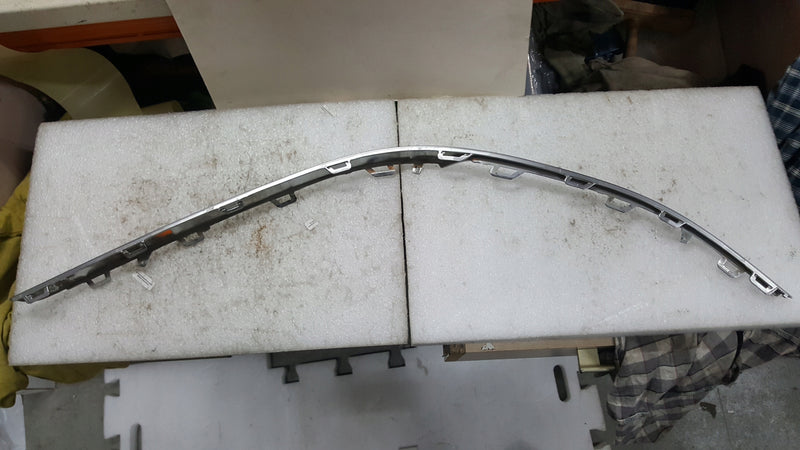 Listwa chrom zderzaka prawy tył VW PASSAT (B8) ALLTRACK 3G9853842B demontaż