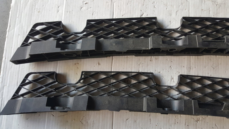 Wspornik ślizg zderzaka tył VW PASSAT B7 3AF807863 demontaż