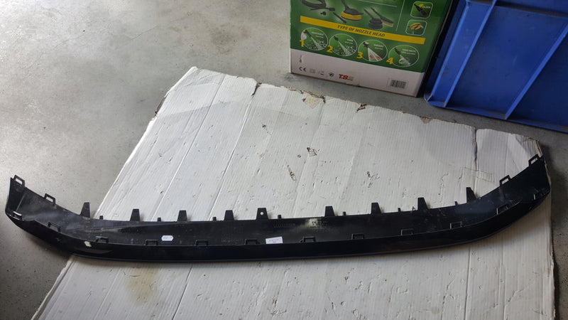 Spoiler zderzaka przedniego AUDI RS3 (8Y) 8Y0807717 demontaż