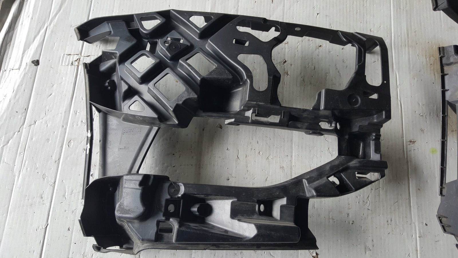 Ślizgi zderzaka przedniego VW GOLF VII 5G0807723F 5G0807724F demontaż