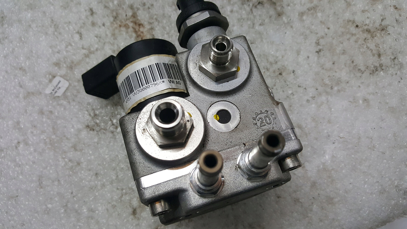 Zawór regulacji rozdzielacz VW AUDI SEAT SKODA 5R3906011 demontaż