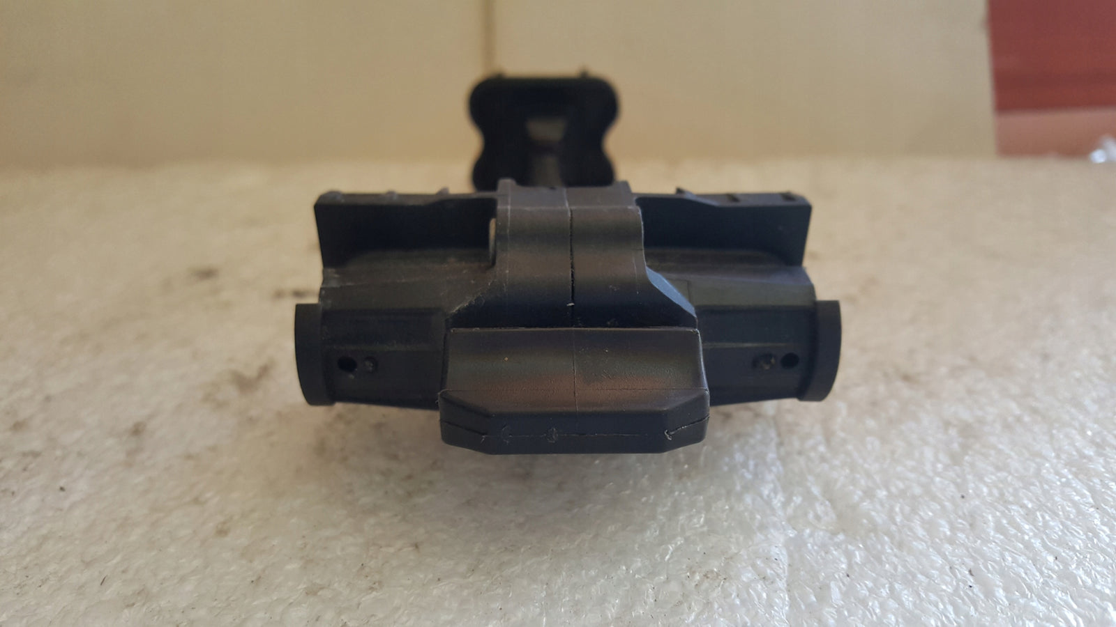 Ogranicznik drzwi przód VW TIAGO POLO 2G4837249A demontaż