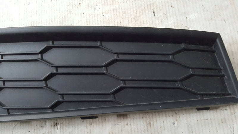 Kratka zderzaka lewy przód SKODA SCALA 657807681A