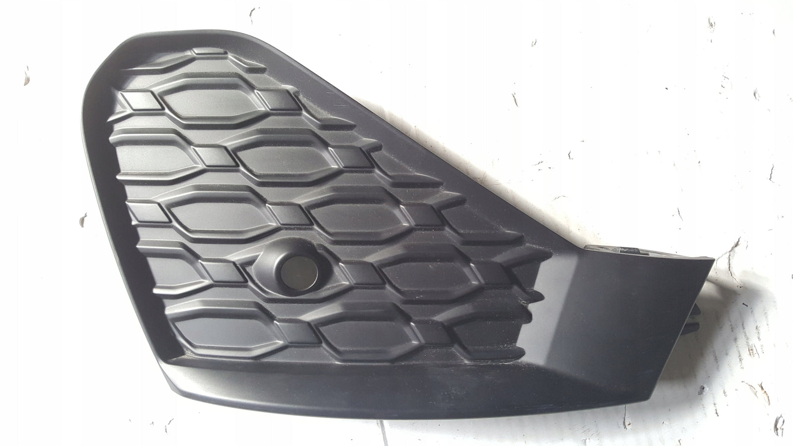 Kratka zderzaka prawy tył AUDI RS3 8Y0807820