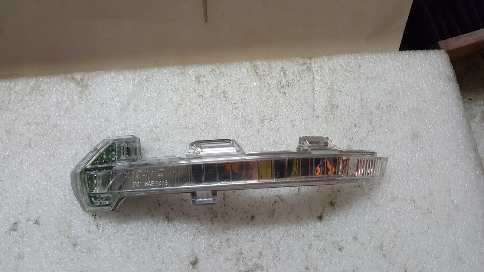 Lewy kierunkowskaz lusterka zewnętrznego VW PASSAT B8 3G0949101A