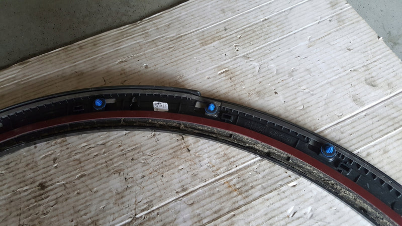 Listwa błotnika prawy tył AUDI Q2 81A853818A