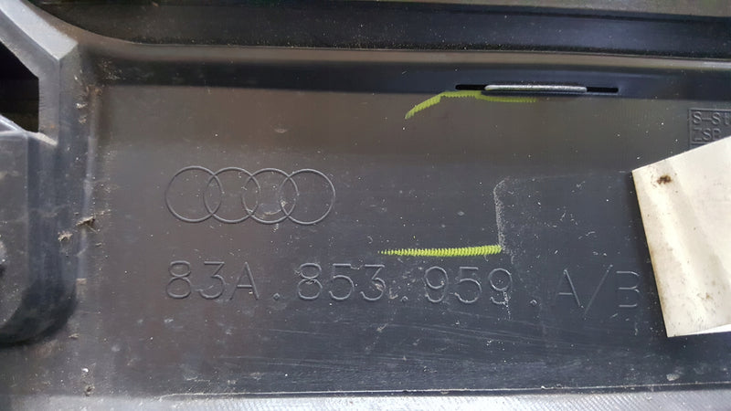 Listwa drzwi lewy przód AUDI Q3 II 83A853959A/B demontaż