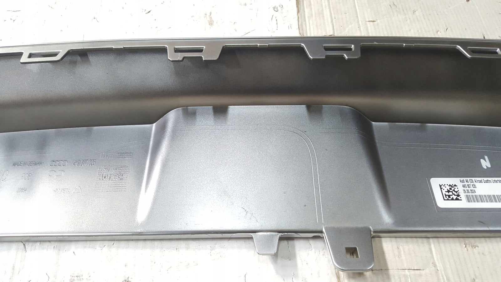 NOWA ORYGINALNA dokładka zderzaka tylnego AUDI A6 (C8) ALLROAD 4K9807835